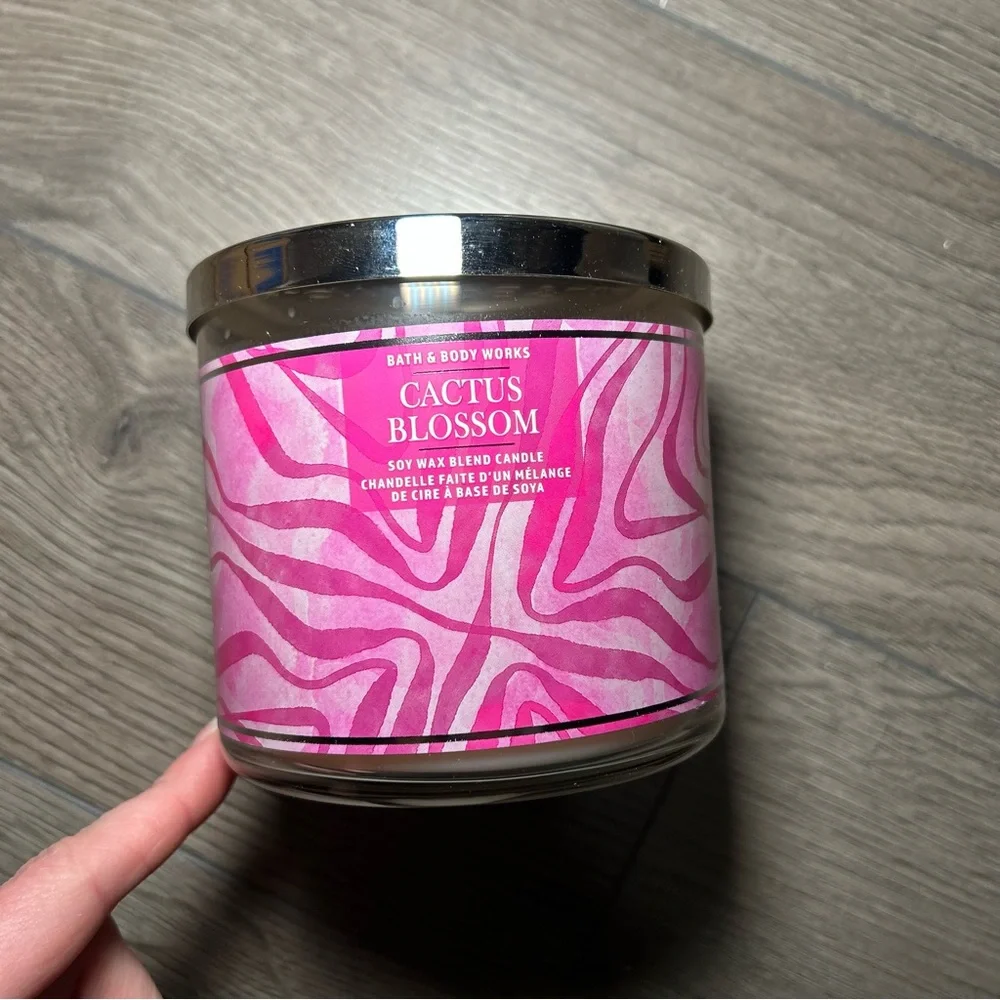 New Bath & Body Works 3-Wick Candle in Cactus Blossom - Picture 2 of 4